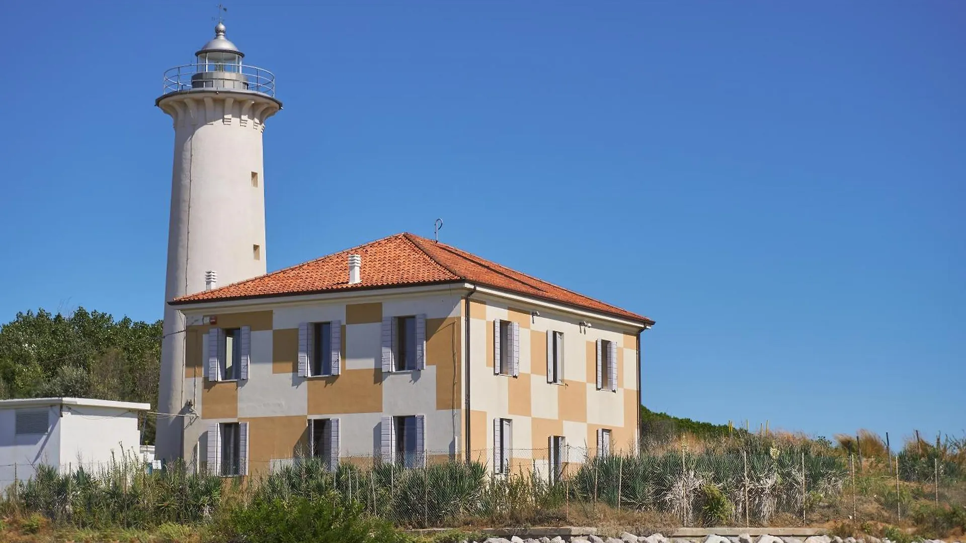Sea View Apartment With Balcony And Swimming Pool Bibione Italy